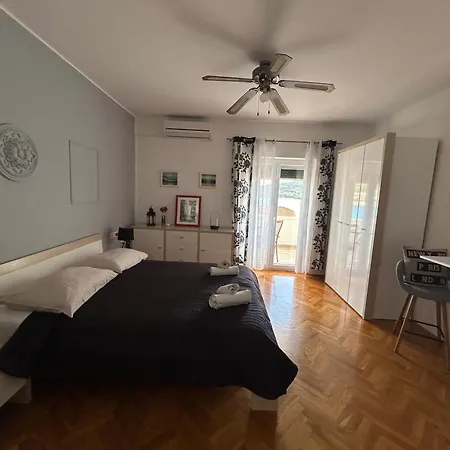 Perina Lägenhet Tisno