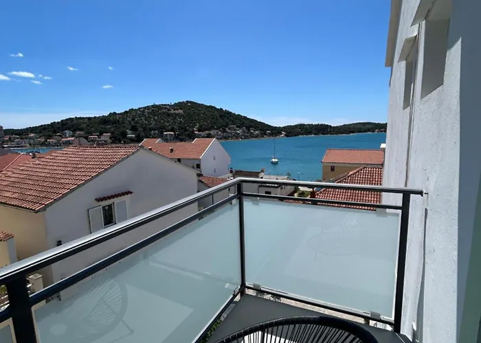 Perina Διαμέρισμα Tisno