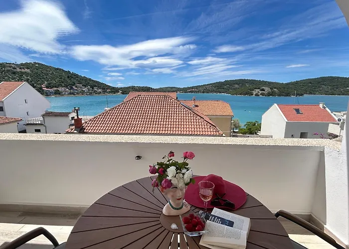 Perina Apartamento Tisno